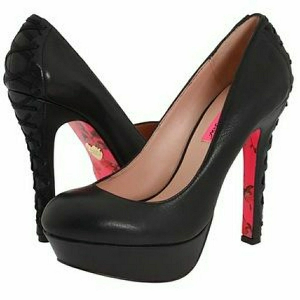 FLASH SALE - Betsey Johnson Dita Pump